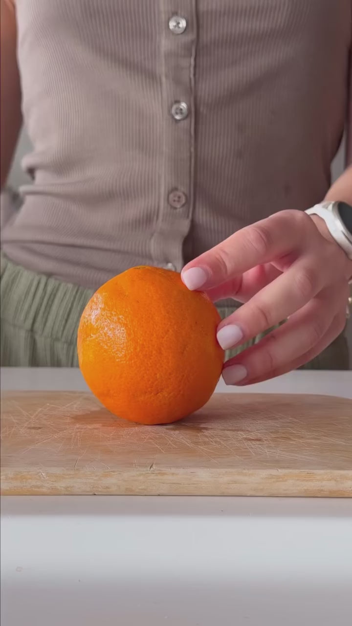 Bu pratik ama lezzeti büyük sos, ıspanaklı, çilekli ve peynirli salataya mükemmel eşlik ediyor.